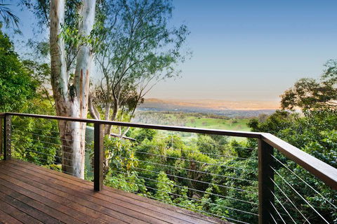 Treetops Seaview Montville - Whitsundays Accommodation 1