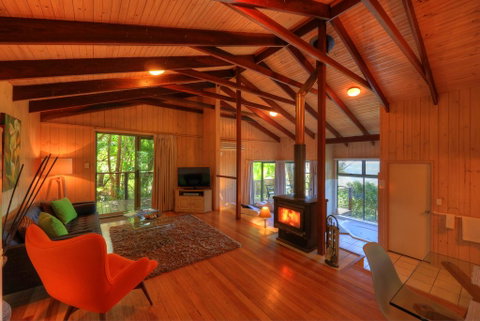 Treetops Seaview Montville - Whitsundays Accommodation 2