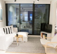 Trendy 1 Bedroom Apartment In The Heart Of Collingwood - Whitsundays Accommodation