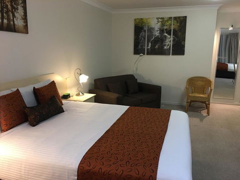 Tuckerbox Motor Inn - Whitsundays Accommodation 0