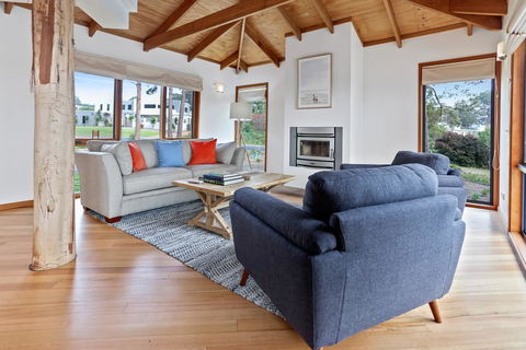 Tura Tree House - Whitsundays Accommodation 3