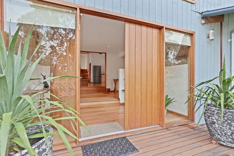Tura Tree House - Whitsundays Accommodation 1