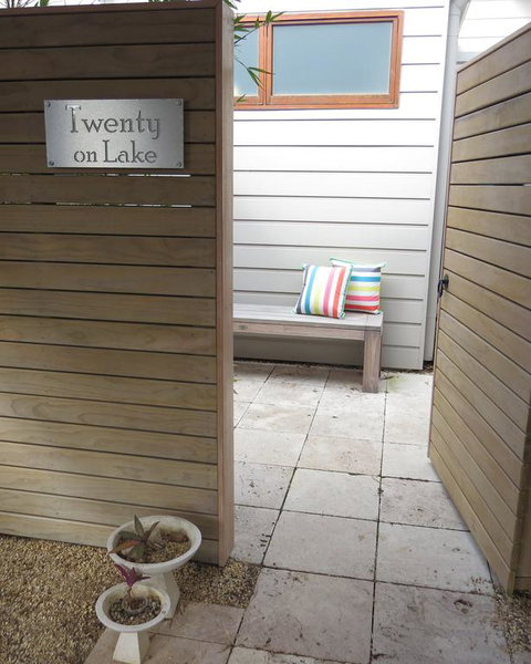 Twenty On Lake - Whitsundays Accommodation 3