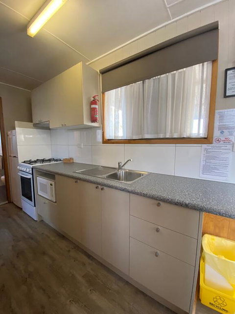 Twin Dolphins Holiday Park - Whitsundays Accommodation 3