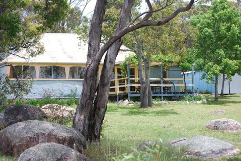 Twisted Gum Vineyard Cottage - Whitsundays Accommodation 0