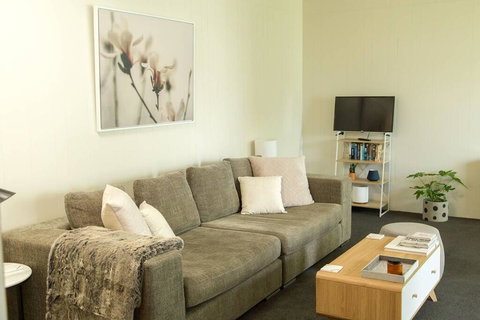 Two Bedroom Gem, Short Drive To MONA - Whitsundays Accommodation 0