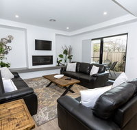 TWO TEN Sleeps 10 Luxury CBD Accommodation - Whitsundays Accommodation