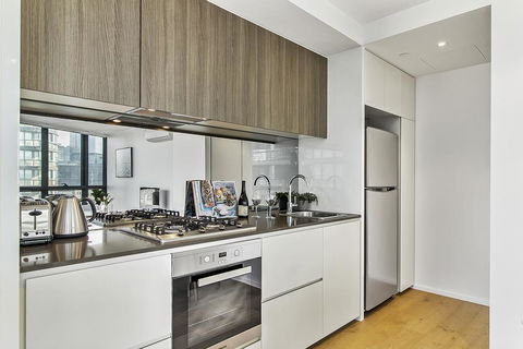 Ultra-Modern Luxury With Views At Kai Waterfront - Whitsundays Accommodation 3