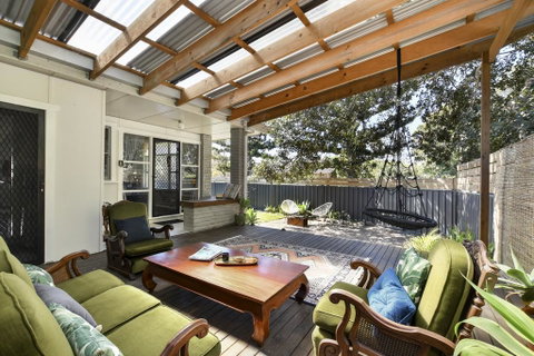 UMINA BEACH KOKOMO- Walk To The Beach, FAMILY And PET FRIENDLY Set Of 3 Vintage Original Holiday Flats & Vintage Caravan And Bat - Whitsundays Accommodation 2