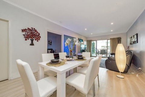 Venetian Canal Apartment-Close To Beaches And Marina - Whitsundays Accommodation 1