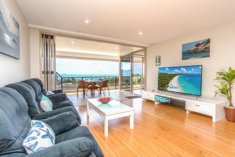 VIEWS ON ELSHEBY - Whitsundays Accommodation 0