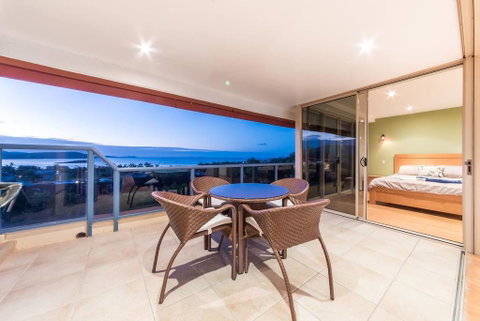 VIEWS ON ELSHEBY - Whitsundays Accommodation 2