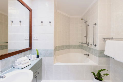 Villa Beach Palm Cove - Whitsundays Accommodation 3
