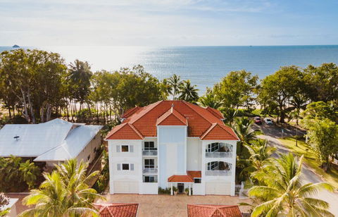 Villa Beach Palm Cove - Whitsundays Accommodation 0