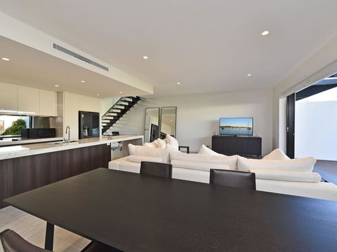 Villa Capri Waterside At Trinity Point - Whitsundays Accommodation 3