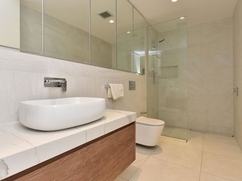 Villa Catania Waterside At Trinity Point - Whitsundays Accommodation 3