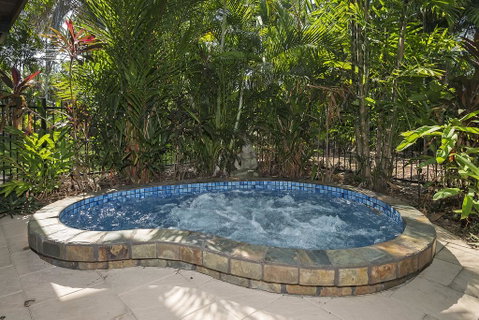 Villa Frangipani - Whitsundays Accommodation 1