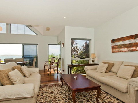 Villa Mer - Stylish Waterfront Accommodation - Whitsundays Accommodation 1