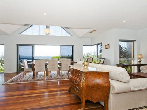 Villa Mer - Stylish Waterfront Accommodation - Whitsundays Accommodation 3