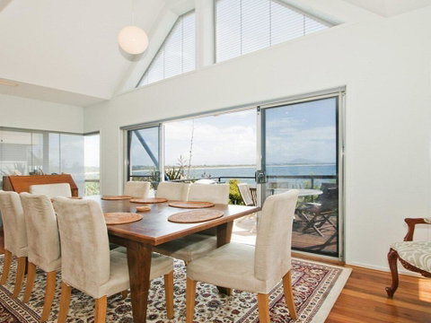 Villa Mer - Stylish Waterfront Accommodation - Whitsundays Accommodation 2