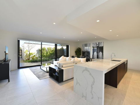 Villa Positano Waterside At Trinity Point - Whitsundays Accommodation 3