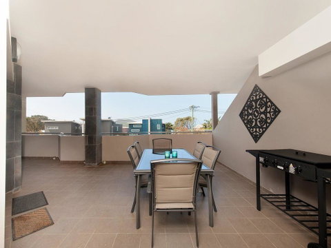 Villa Serene @ Fingal Bay - Whitsundays Accommodation 3