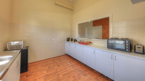 Village Stays Coldstream Gallery Apartment - Whitsundays Accommodation 2