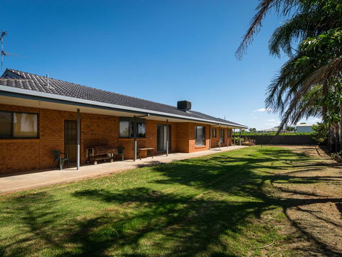 Vineyard Retreat Mildura - Whitsundays Accommodation 2