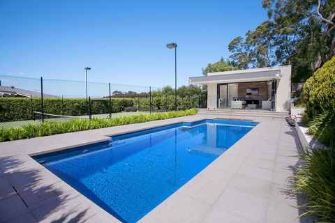 Vue De La Mer Luxury Family Retreat With Tennis Court, Pool, Spa, Water Views - Whitsundays Accommodation 3