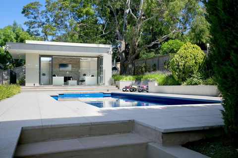 Vue De La Mer Luxury Family Retreat With Tennis Court, Pool, Spa, Water Views - Whitsundays Accommodation 2
