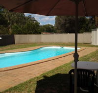 Wagon Wheel Motel  Units - Whitsundays Accommodation