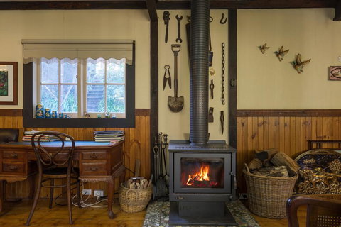 Walhalla Coach House - Whitsundays Accommodation 2