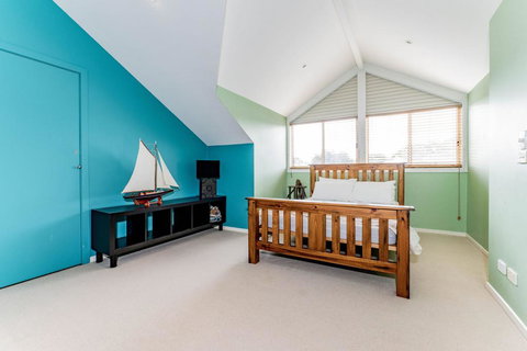 WALKIN' ON SUNSHINE - Whitsundays Accommodation 2