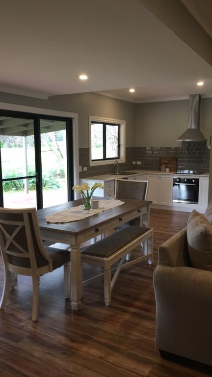 Walnut Tree Cottages - Whitsundays Accommodation 1