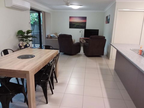 Waratah And Wattle Apartments - Whitsundays Accommodation 0