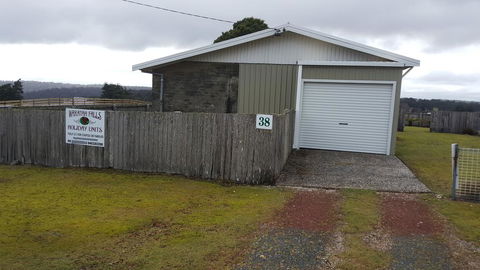 Waratah Falls Holiday Unit - Whitsundays Accommodation 1