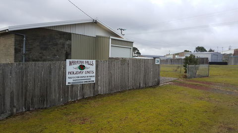 Waratah Falls Holiday Unit - Whitsundays Accommodation 2