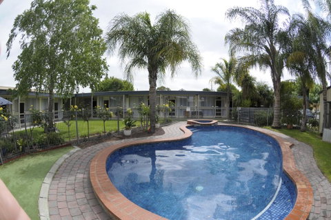 Warrina Motor Inn - Whitsundays Accommodation 0