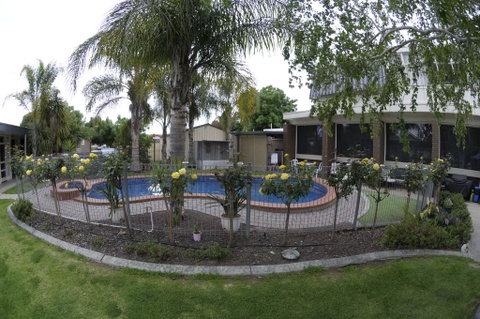 Warrina Motor Inn - Whitsundays Accommodation 3