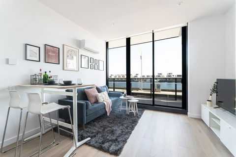 Waterfront Apt On Mel Collins Street#3 - Whitsundays Accommodation 2