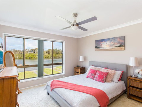 Waterfront At Point Road - Whitsundays Accommodation 0