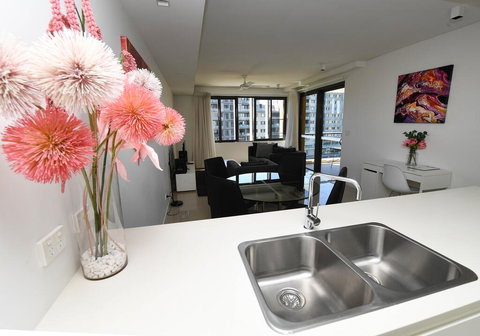 WATERFRONT DARWIN TROPICAL DELIGHT - Whitsundays Accommodation 0