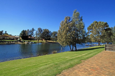 Waterfront Getaway In Sussex - Whitsundays Accommodation 2