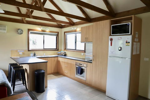 Red Ceder Cottage - Great Ocean Road - Port Campbell - Whitsundays Accommodation 11