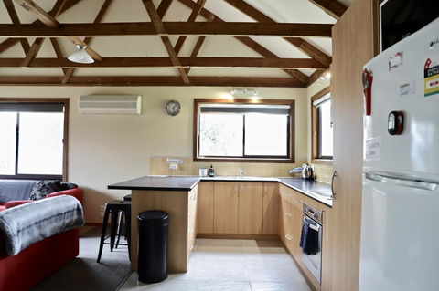 Red Ceder Cottage - Great Ocean Road - Port Campbell - Whitsundays Accommodation 14