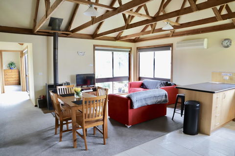 Red Ceder Cottage - Great Ocean Road - Port Campbell - Whitsundays Accommodation 12