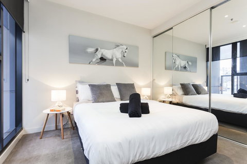 Complete Host 50 Claremont St Apartments - Whitsundays Accommodation 1