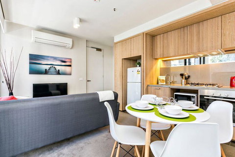 Complete Host 50 Claremont St Apartments - Whitsundays Accommodation 25