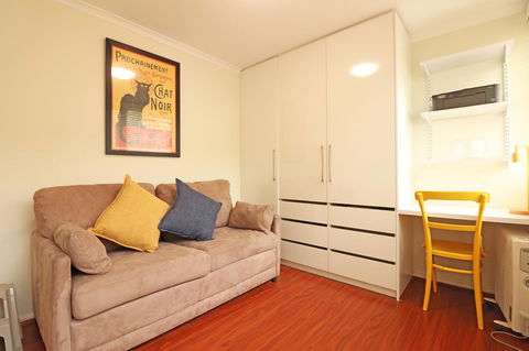 Colour Pop Fitzroy - 3 Bedroom Pet Friendly - Whitsundays Accommodation 16