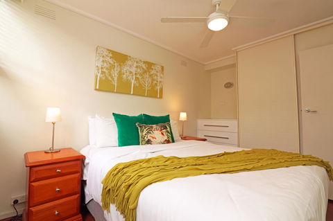 Colour Pop Fitzroy - 3 Bedroom Pet Friendly - Whitsundays Accommodation 14
